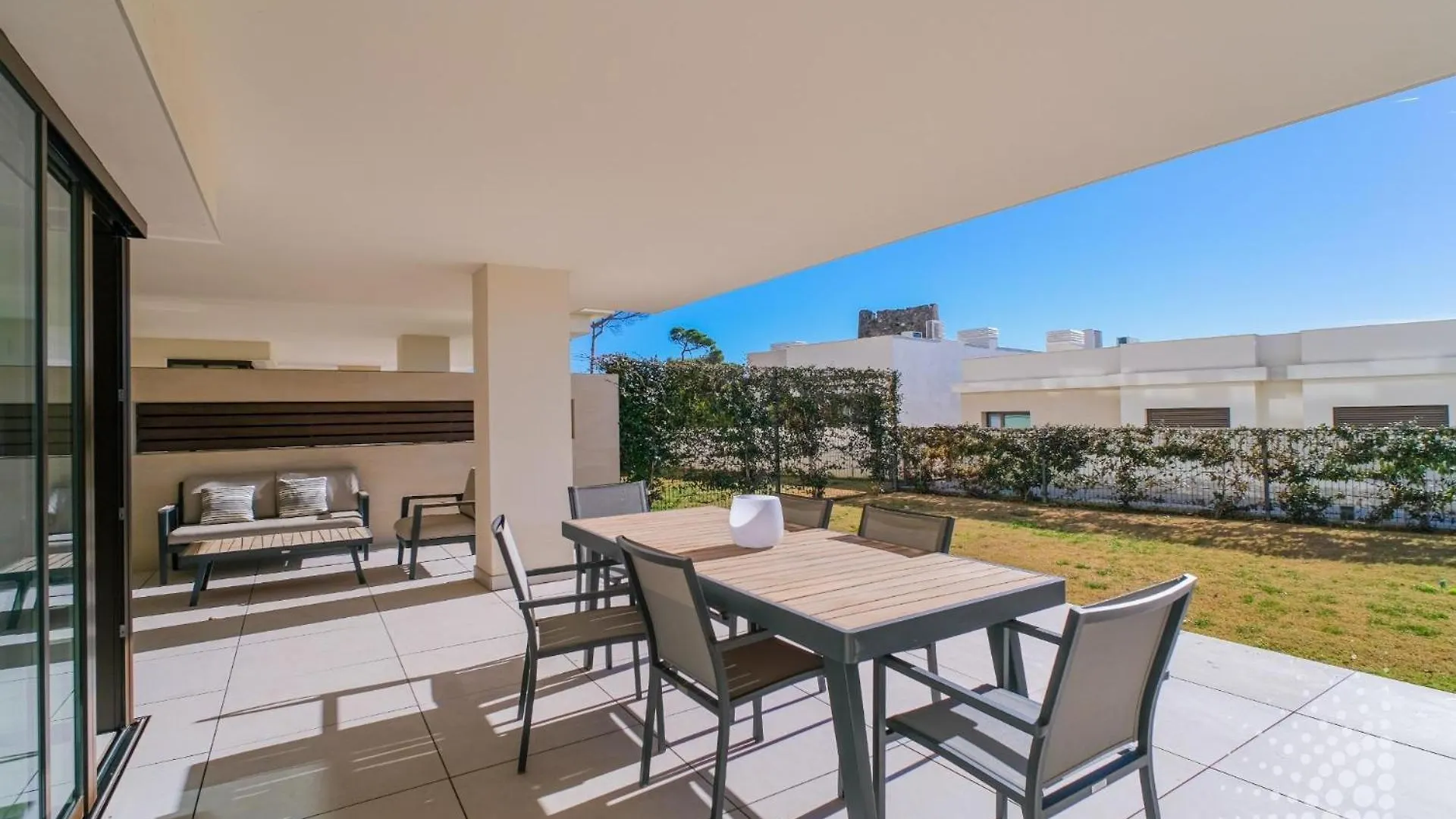 Lujoso Apartamento En 1ª Linea Estepona